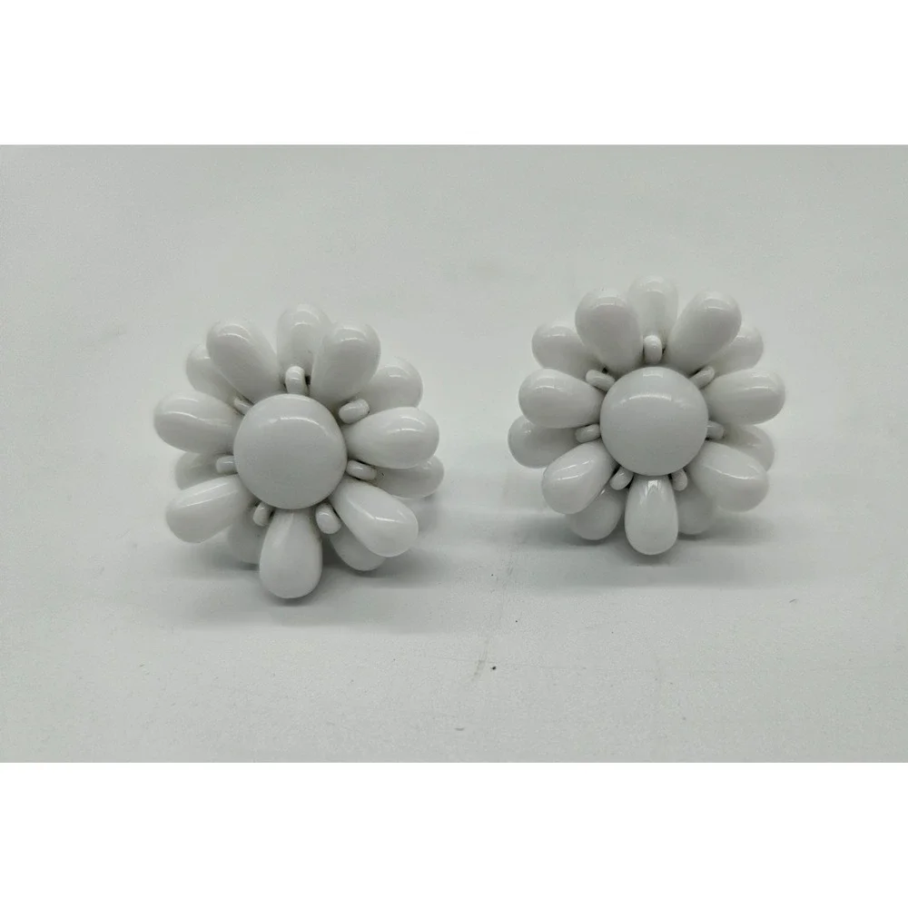 Vintage West Germany White Milk Glass Daisy Flower Screw Back Earrings Retro MCM